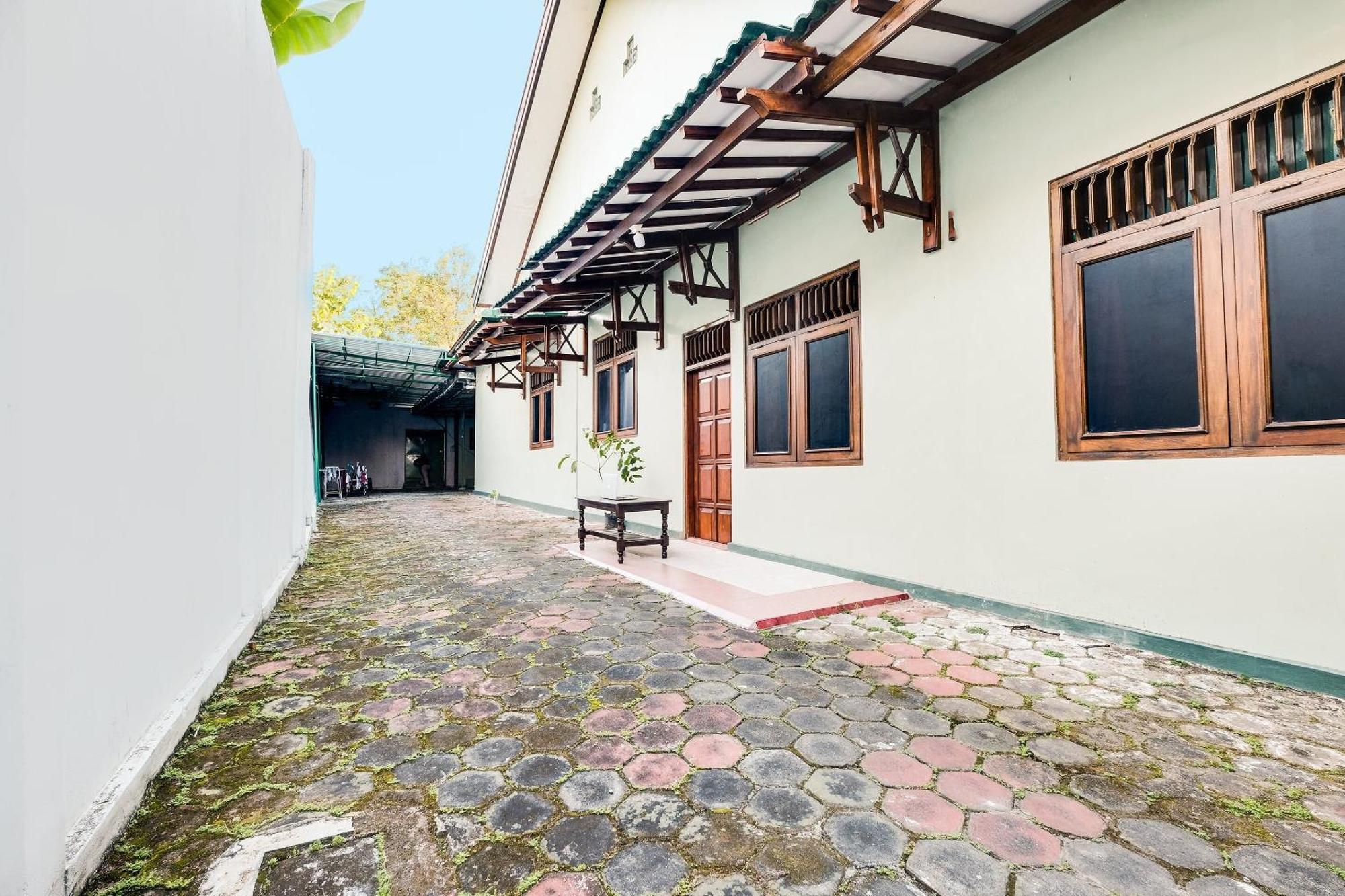 Spot On 92068 Pudja Kesuma Homestay Syariah Yogyakarta Pedes المظهر الخارجي الصورة